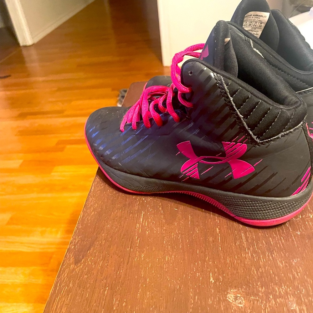 Under Armour Black and Pink Basketball Shoes Women  Size 7